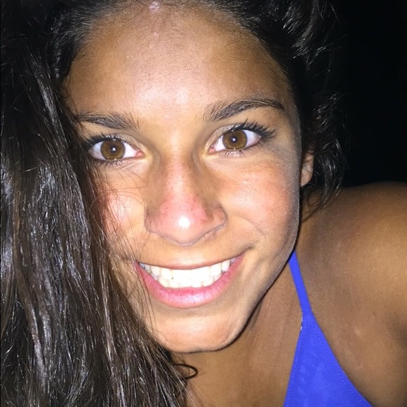 Profile Picture of Erin Monreal (@erinmonreal) on Poshmark