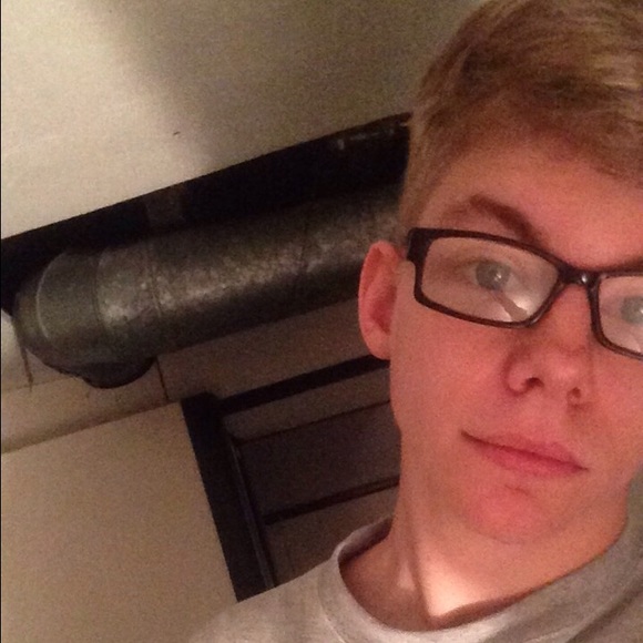 Profile Picture of Scott Kinney (@scottyboi3) on Poshmark