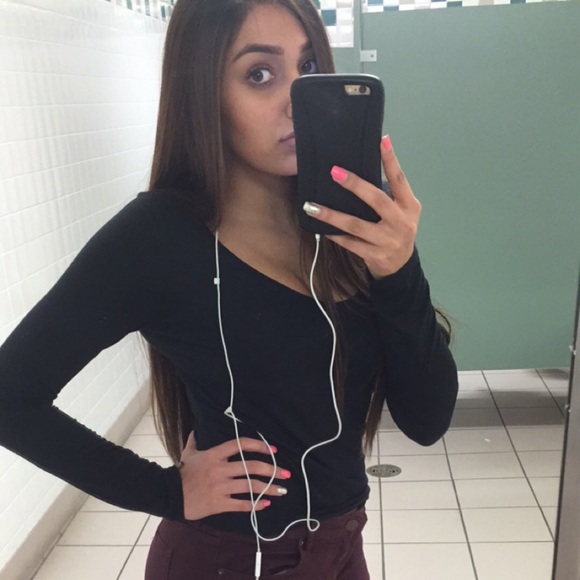 Profile Picture of Laraib Khan (@laraibkhan) on Poshmark