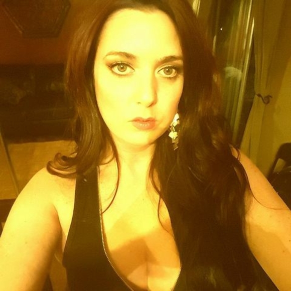 Profile Picture of Danielle Reilly (@daniellereil737) on Poshmark