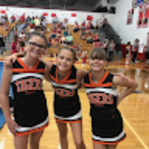 Laura Getsy - Poshmark Profile Picture of Laura Getsy (@laurajgetsy) on Poshmark