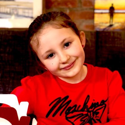 Profile Picture of Carla (@carlagee7) on Twitter