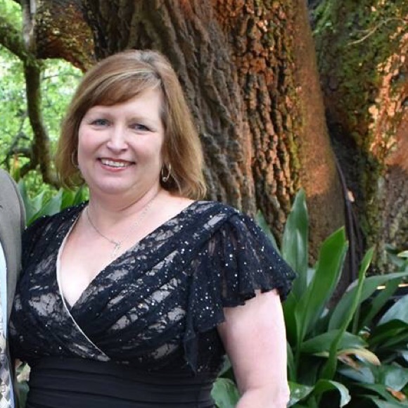 Profile Picture of Julie Houpy (@juliehoup) on Poshmark