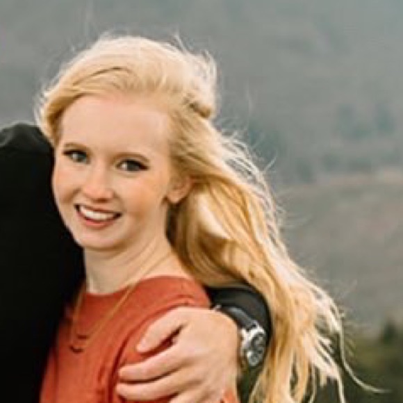 Profile Picture of Sarah Ansorge (@sarahansorge) on Poshmark