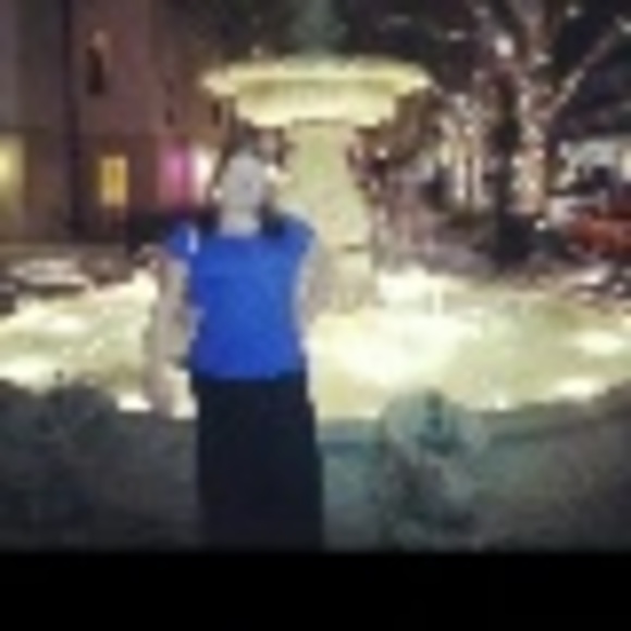 Profile Picture of Ashley Argraves (@ashleyenid) on Poshmark