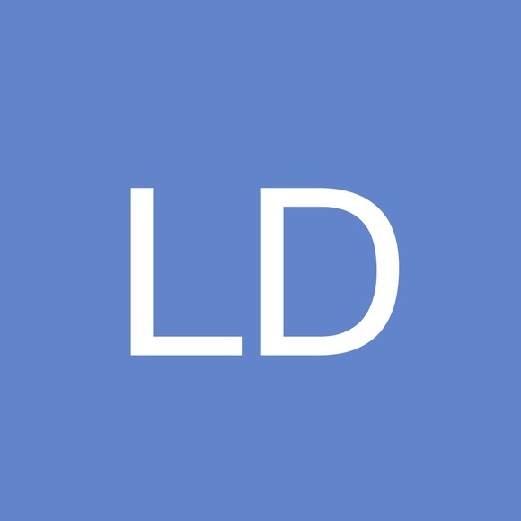 Profile Picture of Lisa Doxey (@doxeylisa) on Poshmark