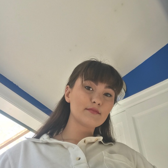 Profile Picture of Sophie Otness (@sophieotness) on Poshmark