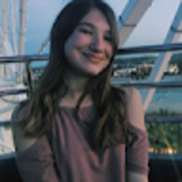Profile Picture of Annaliese Cuzick (@annaliesecuzick) on Poshmark