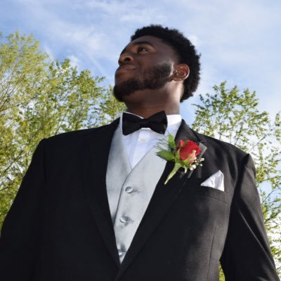 Profile Picture of Cliff Whitfield (@CWhit077) on Twitter