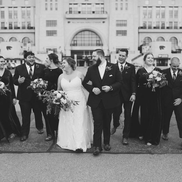 Profile Picture of Ashley Ellenz (@ashleyellenz) on Poshmark