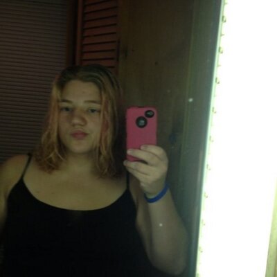 Profile Picture of Mackenzie Lynn Perry (@ilovechase94) on Twitter