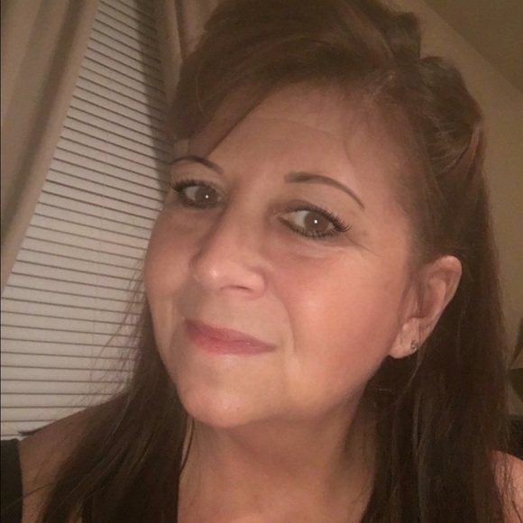 Profile Picture of Teri Barnett (@swoape) on Poshmark