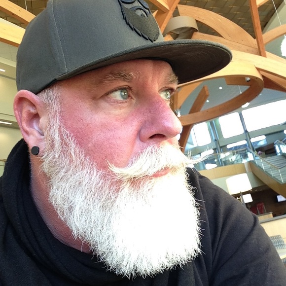 Profile Picture of Eric Hoskinson (@whitebeard1) on Poshmark