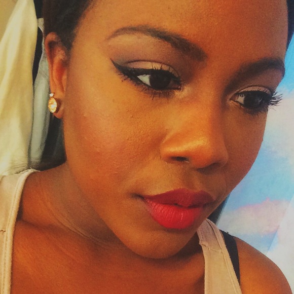 Profile Picture of Aurea Clark (@arimclrk) on Poshmark