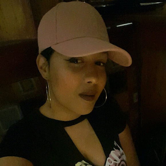 Alexandra Lafontaine - Poshmark Profile Picture of Alexandra Lafontaine (@laexflaca) on Poshmark