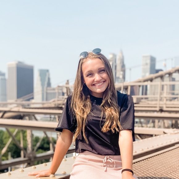 Profile Picture of Stacey Tkachuk (@stacetkachuk) on Poshmark