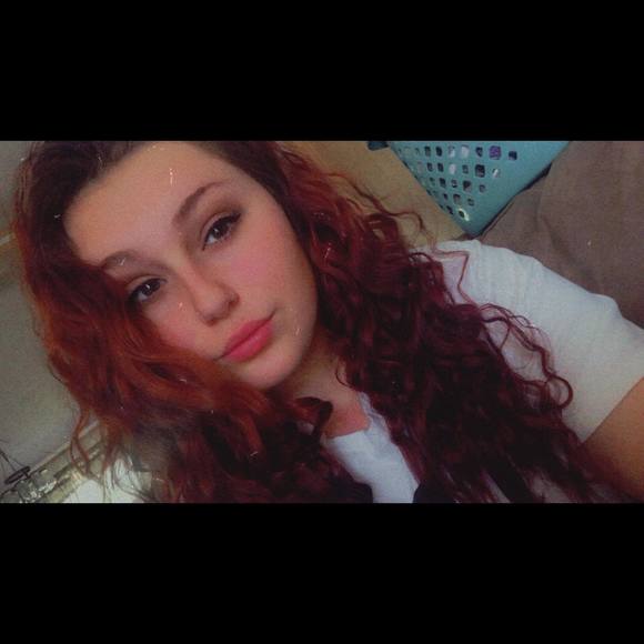 Profile Picture of Hailey Bloom (@haileybloom) on Poshmark