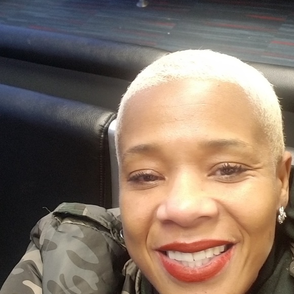 Profile Picture of Sherre Copher (@rehpoc) on Poshmark