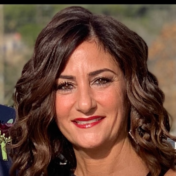 Profile Picture of Susan Koch (@suesuek21) on Poshmark