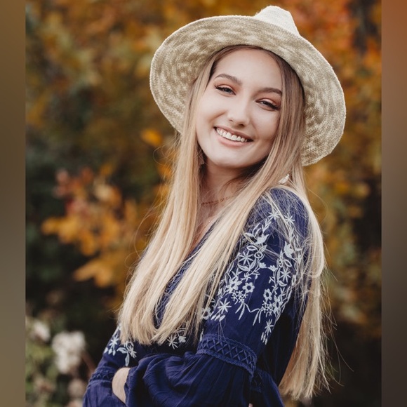 Profile Picture of Vivian Hedican (@vhedican) on Poshmark