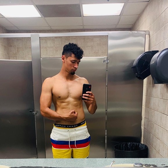 Profile Picture of Kevin Bernal (@kevinbernal) on Poshmark