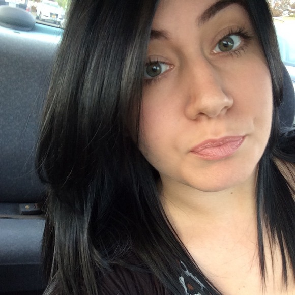 Profile Picture of Danielle Occhipinti (@dani_occhipinti) on Poshmark