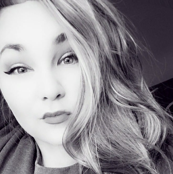 Profile Picture of Erin Stritmater (@erinrose1231) on Poshmark