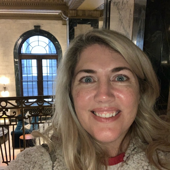 Profile Picture of Alice Hodge (@alice_hodge) on Poshmark