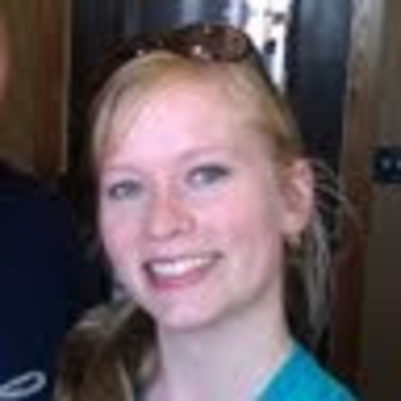 Profile Picture of Joy Lamoreux (@joyelizm) on Poshmark