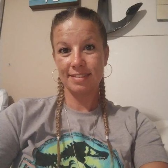 Profile Picture of Chritina Hitchcock (@tinalee1884) on Poshmark