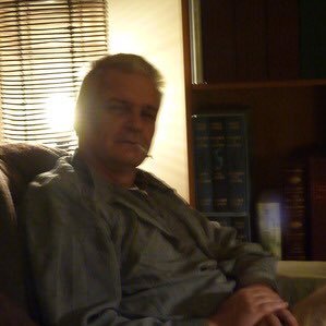 Profile Picture of Chris Robb (@chrisrobbpoet) on Twitter