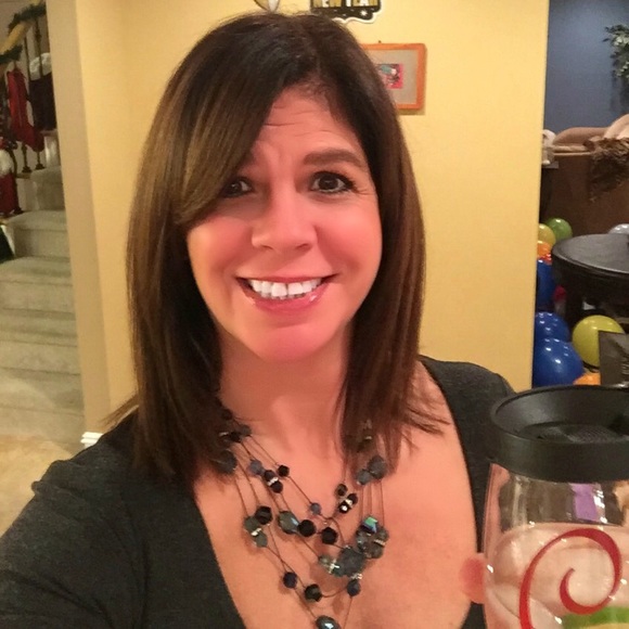Profile Picture of Christine Conklin (@cmazcon) on Poshmark