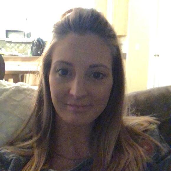 Profile Picture of Olivia Craynon (@ocraynon) on Poshmark