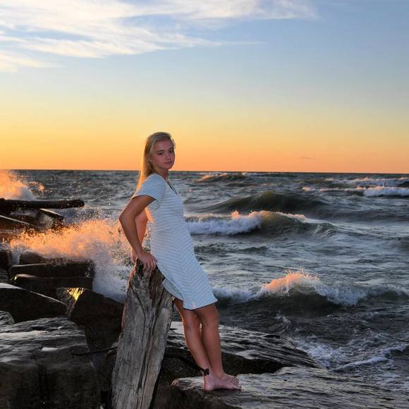 Profile Picture of Maddie Shedrow (@maddieshedrow) on Poshmark