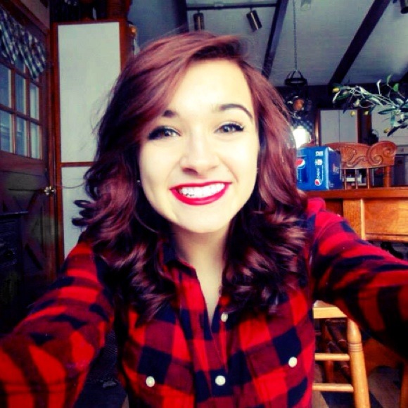 Profile Picture of Hannah Fitzpatrick (@hannyrosee) on Poshmark