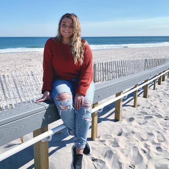 Profile Picture of Kate O'connor (@kateoconnor96) on Poshmark