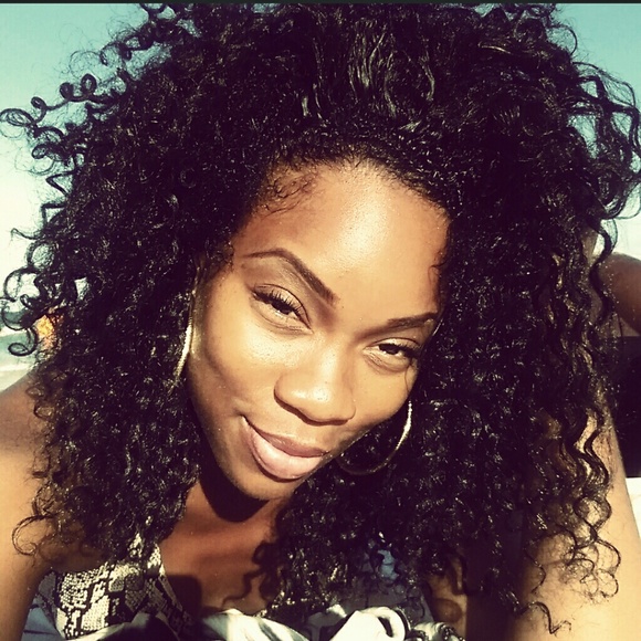 Profile Picture of Raelynn Devine (@raelynndevine) on Poshmark