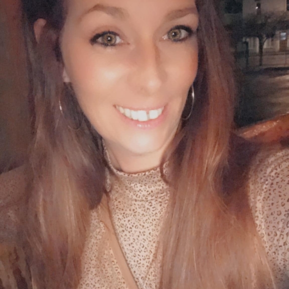 Profile Picture of Jamie Yahn (@jlynny28) on Poshmark