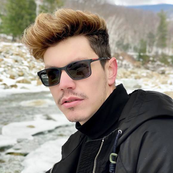 Profile Picture of Josias Dronov (@josiasdronov) on Poshmark