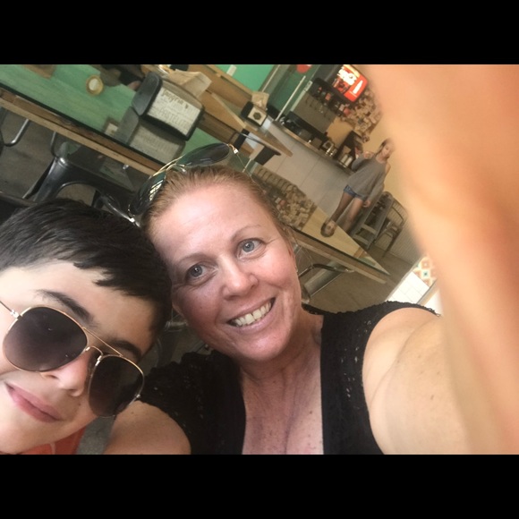 Profile Picture of Chrissy Cervone (@chrissycervone) on Poshmark