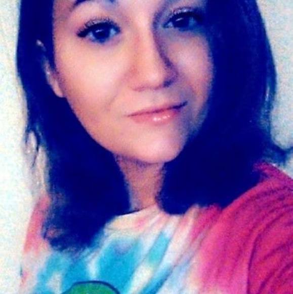 Profile Picture of Felicia Fallows (@dollfacefee) on Poshmark
