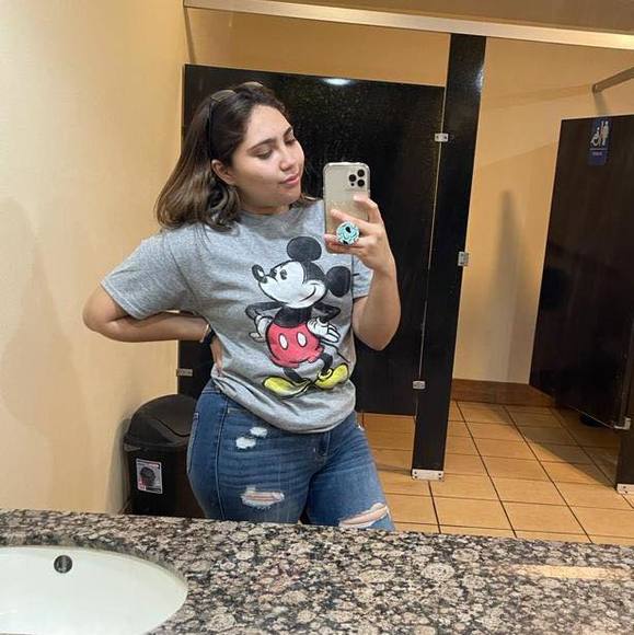 Profile Picture of Maggie Borbonio (@maggieborbonio) on Poshmark