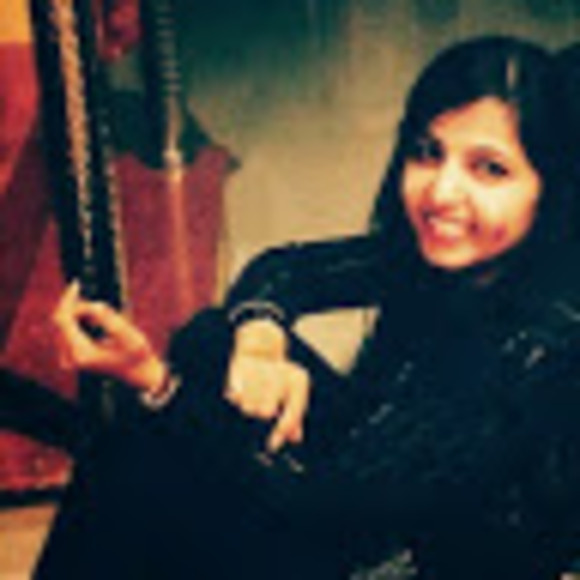Profile Picture of Nirali Dave (@niralidave72) on Poshmark