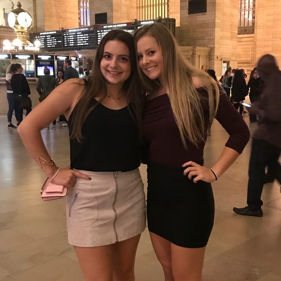 Profile Picture of Bianca Mciver (@biancawhitneyx) on Poshmark