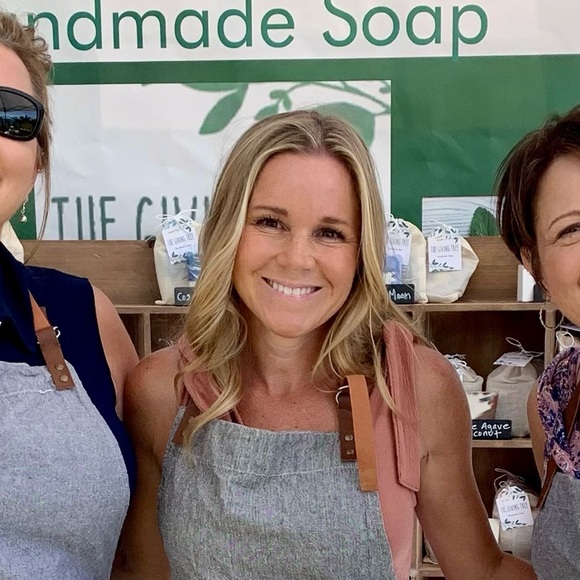 Profile Picture of Jennifer Gabriel (@jenngabriel) on Poshmark