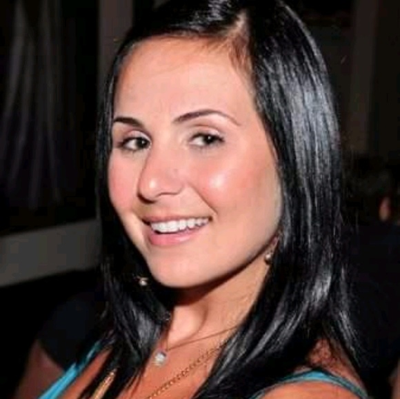 Lisa Bozzone - Poshmark Profile Picture of Lisa Bozzone (@lbozzone) on Poshmark