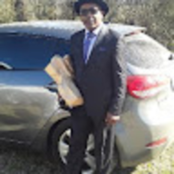 Profile Picture of Dennis Hooks (@dennishooks506) on Poshmark