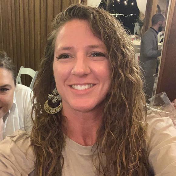 Profile Picture of Meagan Stracener (@meaganstracener) on Poshmark