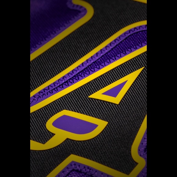 Profile Picture of Erik Zaragoza (@erikrz) on Poshmark