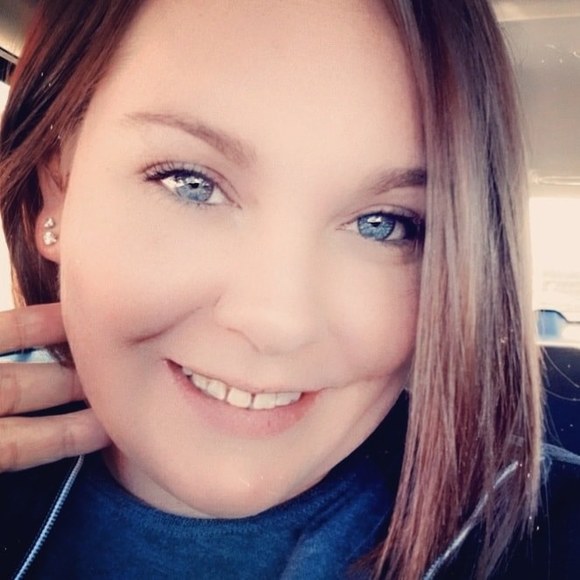 Profile Picture of Cristal Martin (@cristal2212) on Poshmark